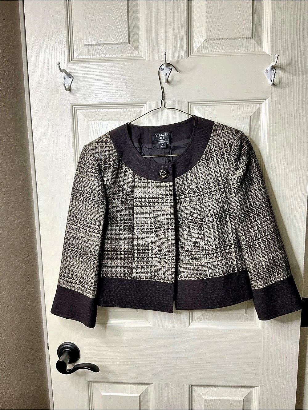 Tahari ASL Textured Geometric Cropped Jacket Brown gold taupe Size 4 Like New